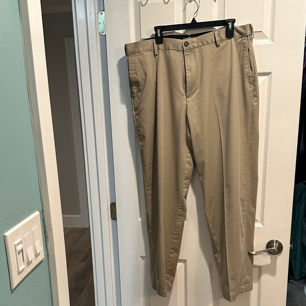 Dockers Men's 38 x 32 Khaki Chinos